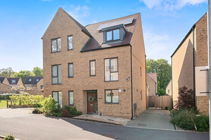 4 Bedroom Semi Detached House For Sale In Courage Close, Coulsdon, CR5