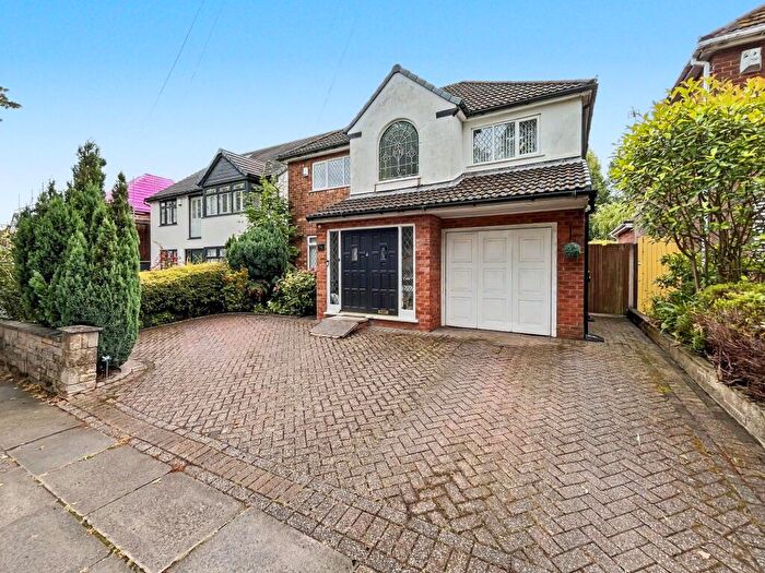 3 Bedroom Detached House For Sale In Manchester Road, Bury, BL9