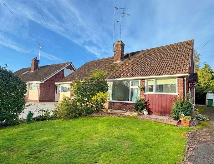 3 Bedroom Semi-Detached Bungalow For Sale In Offa Drive, Kenilworth, CV8