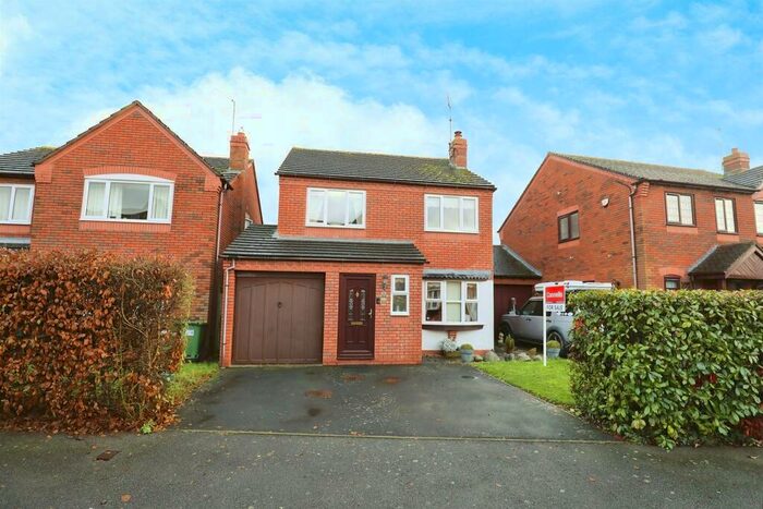 4 Bedroom Detached House For Sale In Hopkins Way, Wellesbourne, Warwick, CV35