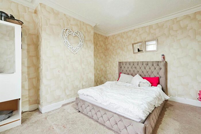 2 Bedroom Terraced House For Sale In Ashton Mount, Leeds, LS8