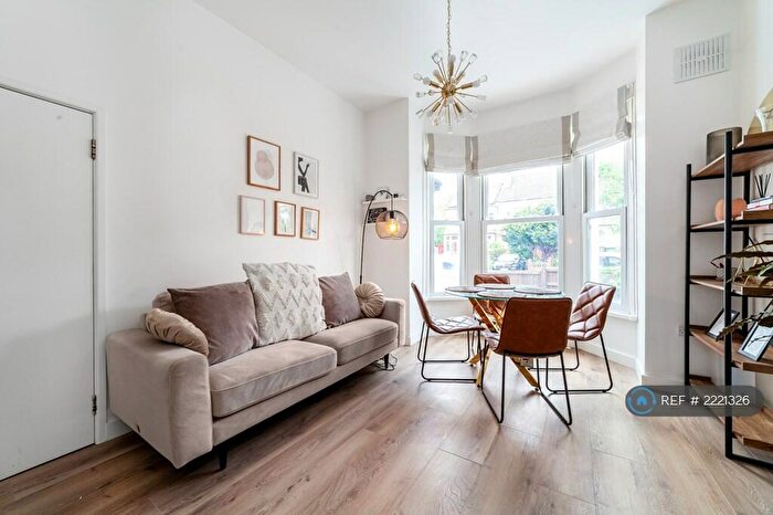 2 Bedroom Flat To Rent In Auckland Hill, London, SE27