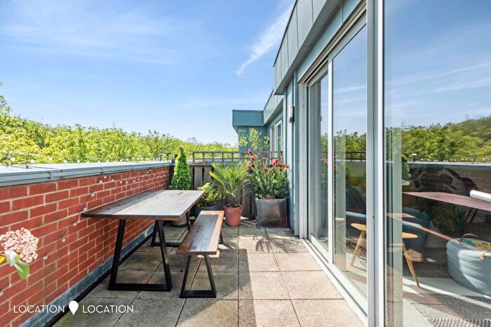 2 Bedroom Flat For Sale In Manor Road, Latitude Apartments, N16