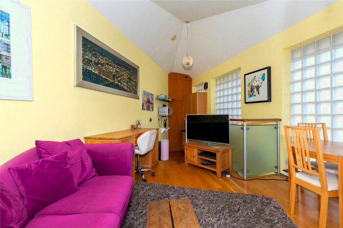 1 Bedroom Terraced House To Rent In Gillespie Road, London, N5