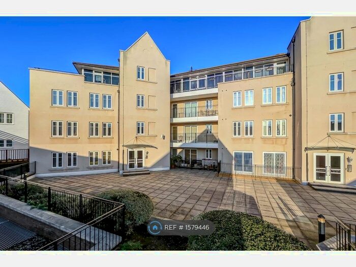 2 Bedroom Flat To Rent In The Boulevard, Greenhithe, DA9