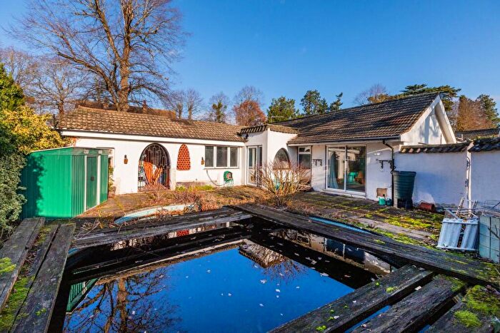 3 Bedroom Semi-Detached Bungalow For Sale In Islet Road, Maidenhead, SL6