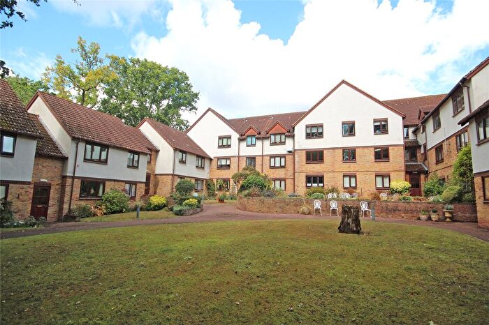 2 Bedroom Flat For Sale In Barrs Avenue, New Milton, Hampshire, BH25