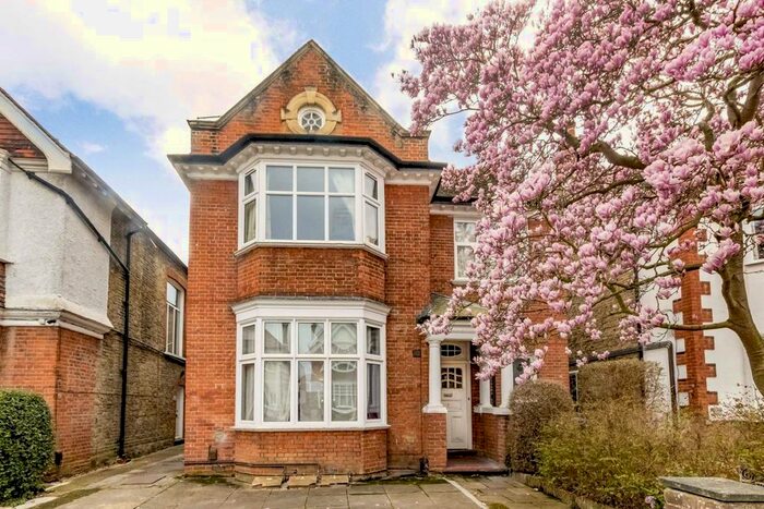 1 Bedroom Flat To Rent In Lingfield Avenue, Kingston Upon Thames, KT1