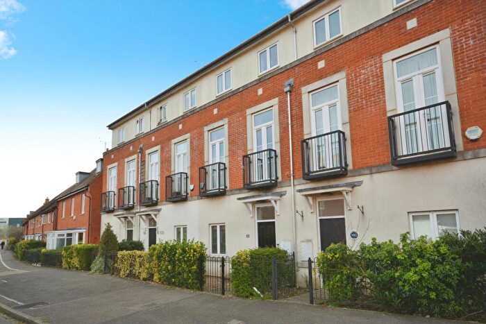 3 Bedroom Town House For Sale In Dragon Road, Hatfield, AL10