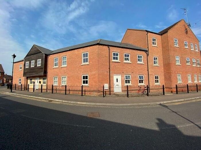 2 Bedroom Apartment To Rent In Pine Street, Aylesbury, HP19