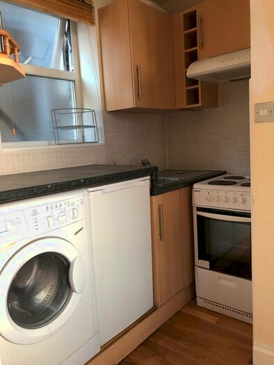 Studio To Rent In Willesden Lane, London, NW6