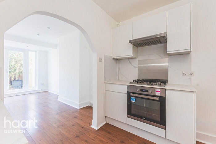 2 Bedroom Flat For Sale In Crebor Street, London, SE22
