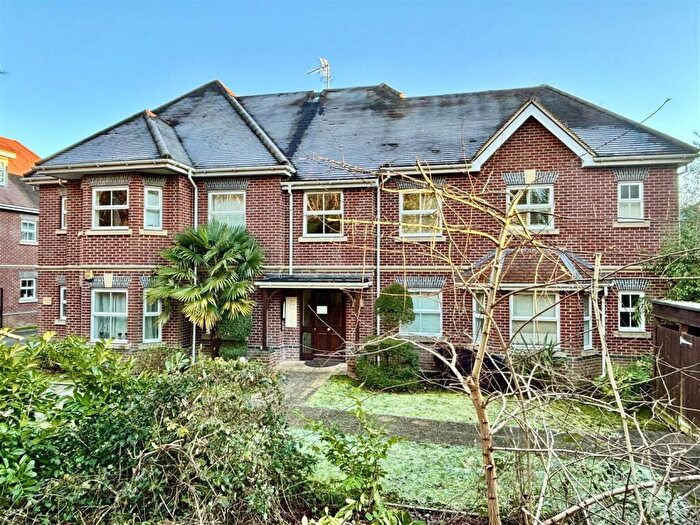 2 Bedroom Apartment For Sale In Tudor Court, London Road, Windlesham, GU20