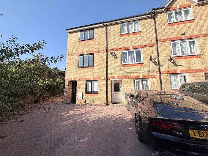 Studio To Rent In Dunraven Avenue, Luton, LU1
