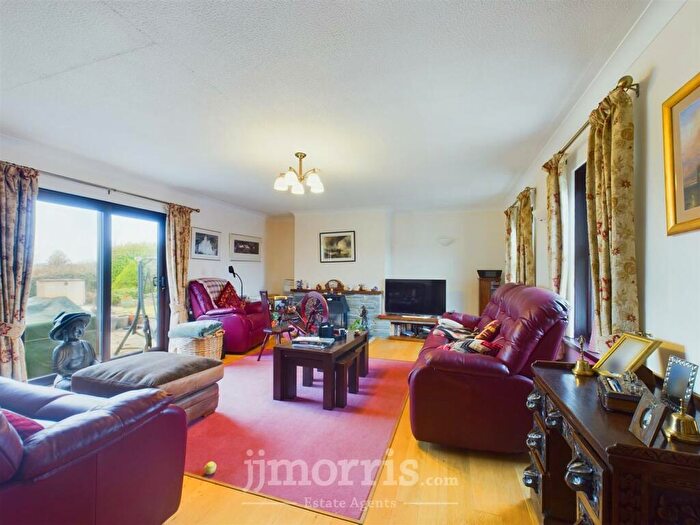 3 Bedroom Cottage For Sale In Blaenffoss, Boncath, SA37