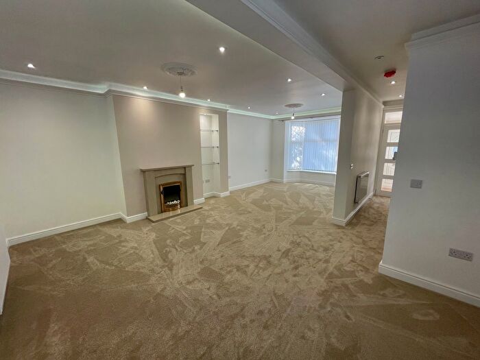 3 Bedroom Semi Detached House To Rent In Middle Rd, Swansea, SA5