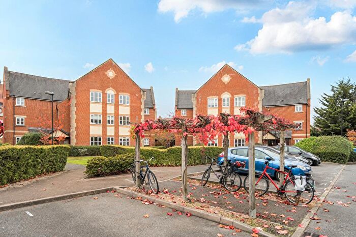 2 Bedroom Flat For Sale In Bennett Crescent, Oxford, OX4