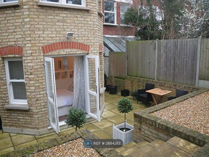 Studio To Rent In Waddon, Croydon, CR0