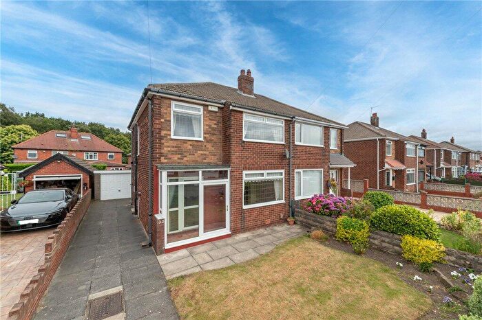 3 Bedroom Semi-Detached House For Sale In West Farm Avenue, Leeds, West Yorkshire, LS10