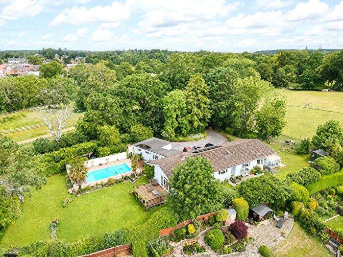 4 Bedroom Bungalow For Sale In Marl Lane, Fordingbridge, Hampshire, SP6