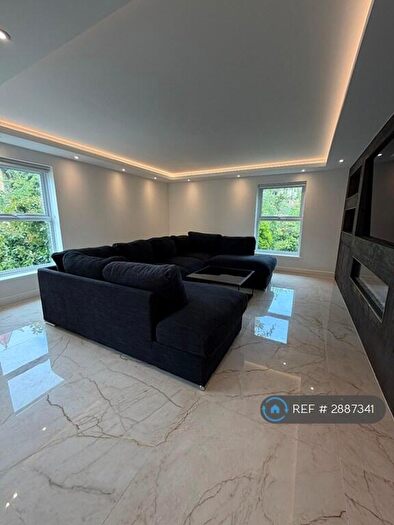 2 Bedroom Flat To Rent In Old Park Road, Enfield, EN2