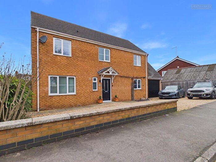 4 Bedroom Detached House For Sale In Hall Street, Crowland, Peterborough, PE6