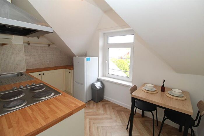 1 Bedroom Flat To Rent In Connaught Road, Roath, Cardiff, CF24