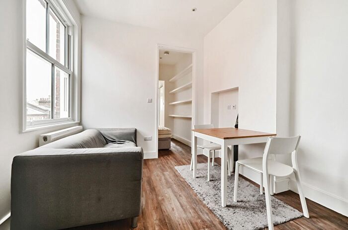 1 Bedroom Flat To Rent In Broadhurst Gardens, West Hampstead, London, NW6