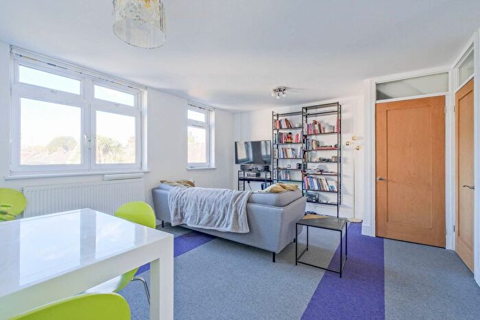 3 Bedroom Maisonette For Sale In Glengarnock Avenue, Isle Of Dogs, London, E14