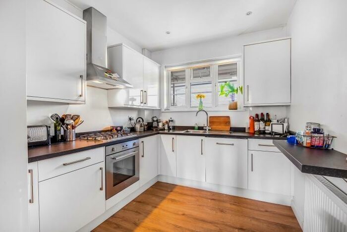2 Bedroom Flat To Rent In Risborough Close Muswell Hill, N10