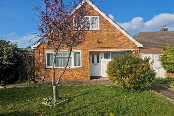 3 Bedroom Detached Bungalow To Rent In Onslow Road, Luton, LU4