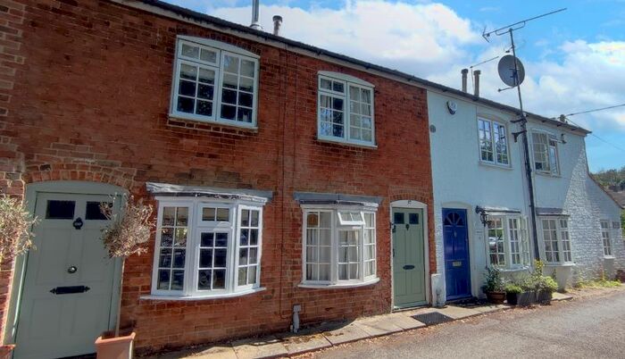 2 Bedroom Property To Rent In Red Lion Lane, Farnham, GU9