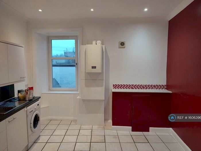 2 Bedroom Flat To Rent In High Street, Tranent, EH33