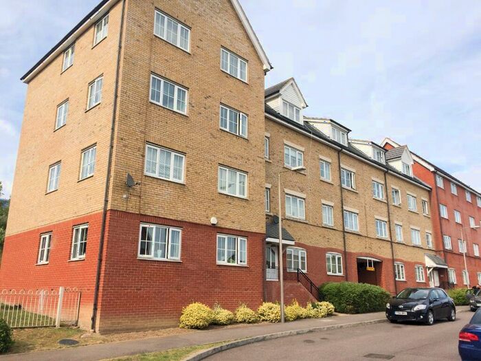 2 Bedroom Flat To Rent In Kendal, Purfleet, RM19