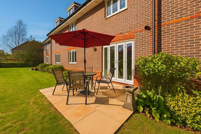 2 Bedroom Apartment For Sale In Shoppenhangers Road, Maidenhead, Berkshire, SL6