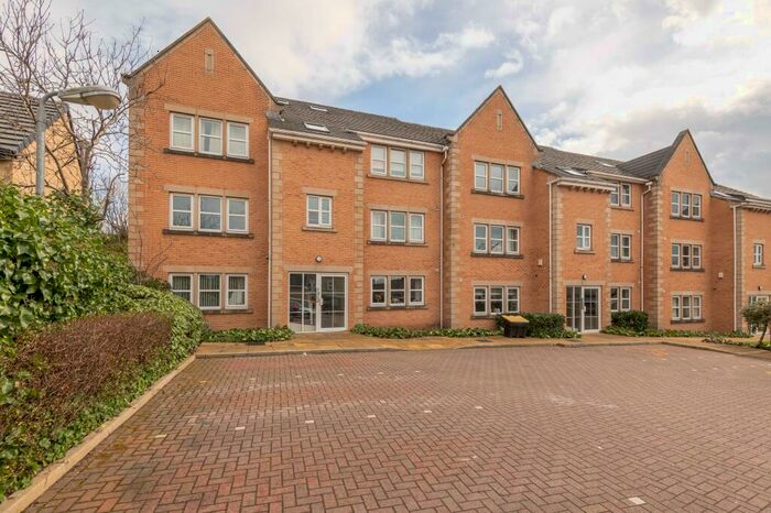 2 Bedroom Flat To Rent In Henshaw Mews, Yeadon, Leeds, LS19