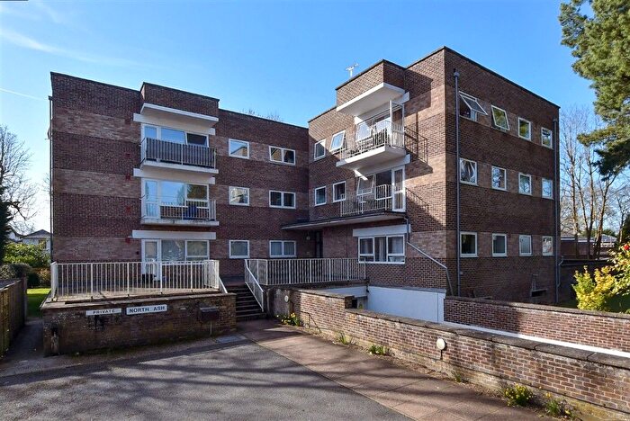 2 Bedroom Flat For Sale In Hawthorn Close, Horsham, West Sussex, RH12