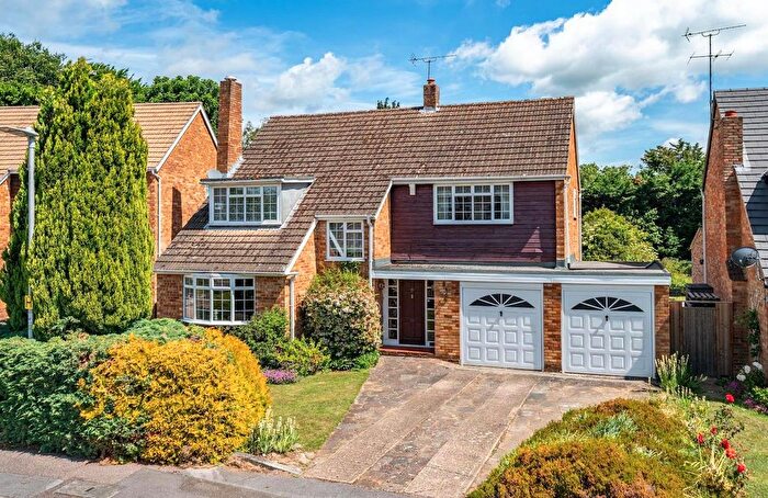 4 Bedroom Detached House For Sale In Delmar Avenue, Leverstock Green, Hertfordshire, HP2