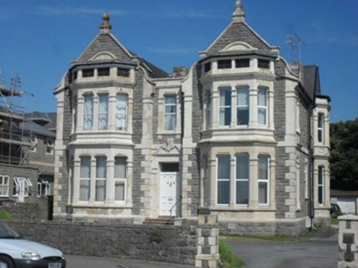 2 Bedroom Flat To Rent In Beach Road, Weston Super Mare, BS23