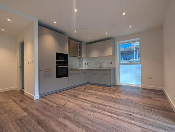 2 Bedroom Flat To Rent In Flat, Winchat House, N8