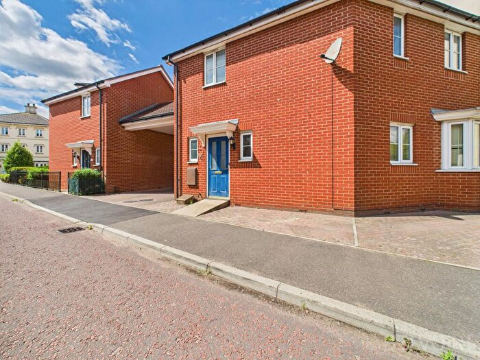 3 Bedroom Semi-Detached House To Rent In Gratian Close, Colchester, CO4