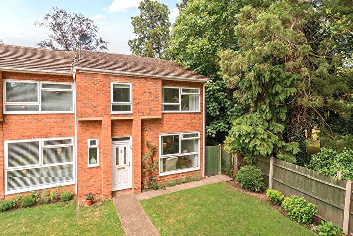 4 Bedroom End Of Terrace House For Sale In Egerton Place, Weybridge, KT13