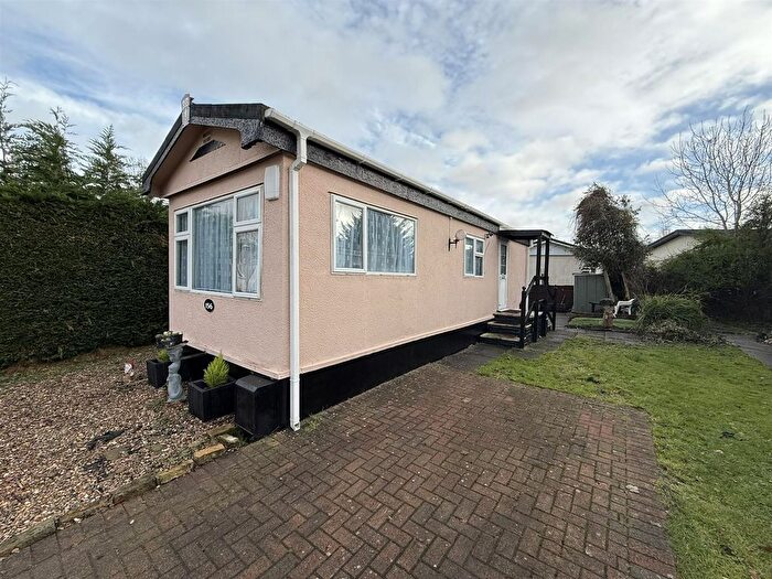 1 Bedroom Park Home For Sale In Elstree Park, Borehamwood, WD6