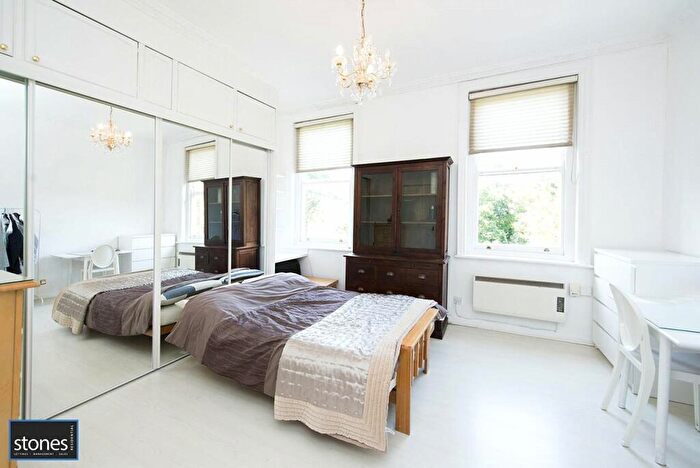 Apartment To Rent In Frognal, Hampstead, London, NW3
