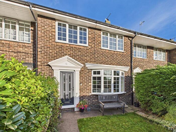 3 Bedroom Terraced House For Sale In Willow Green, Gilberdyke, HU15