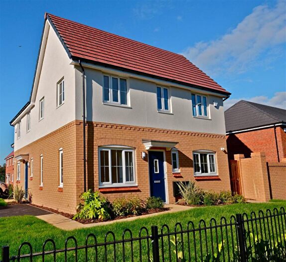 3 Bedroom Semi-Detached House To Rent In Regis Park, Cradley Heath, B64
