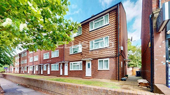 2 Bedroom Flat To Rent In Byron Court, Boston Road, London, W7