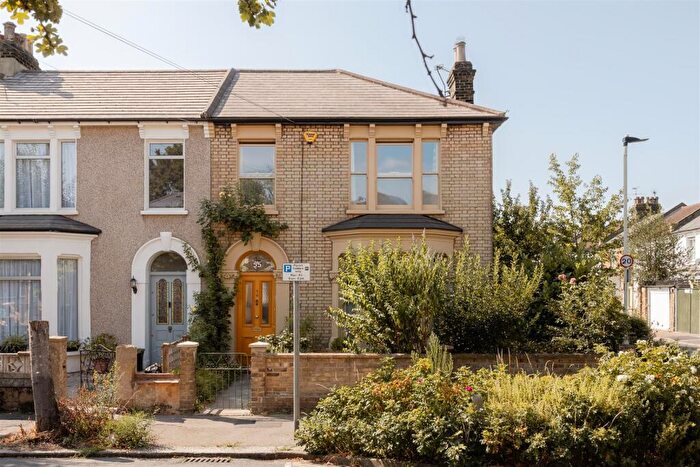 4 Bedroom End Of Terrace House For Sale In Durham Road, Manor Park, E12