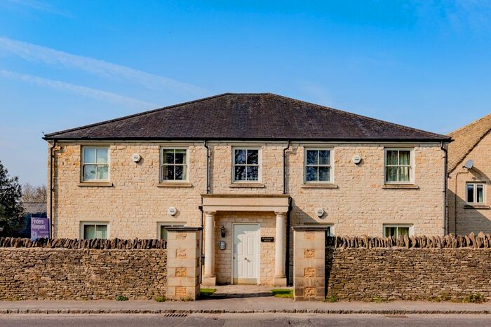 2 Bedroom Flat To Rent In The Slade, Charlbury, Chipping Norton, OX7