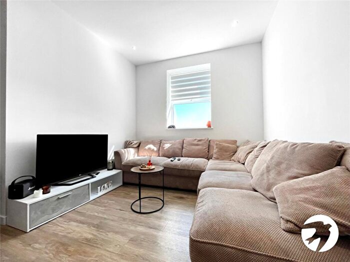 1 Bedroom Flat To Rent In Quayside, Chatham Maritime, Chatham, Kent, ME4